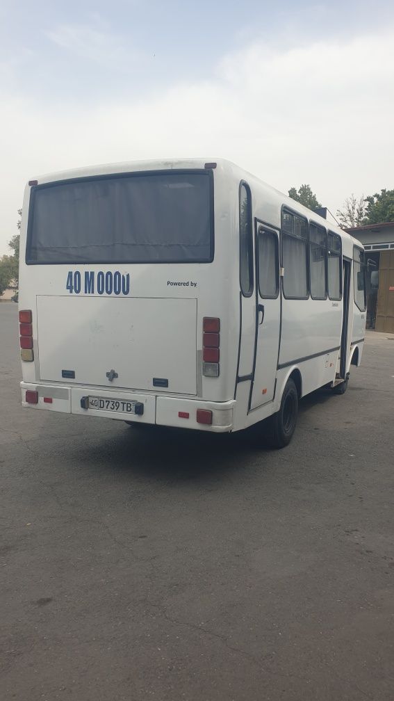 Avtobus isuzu np 26