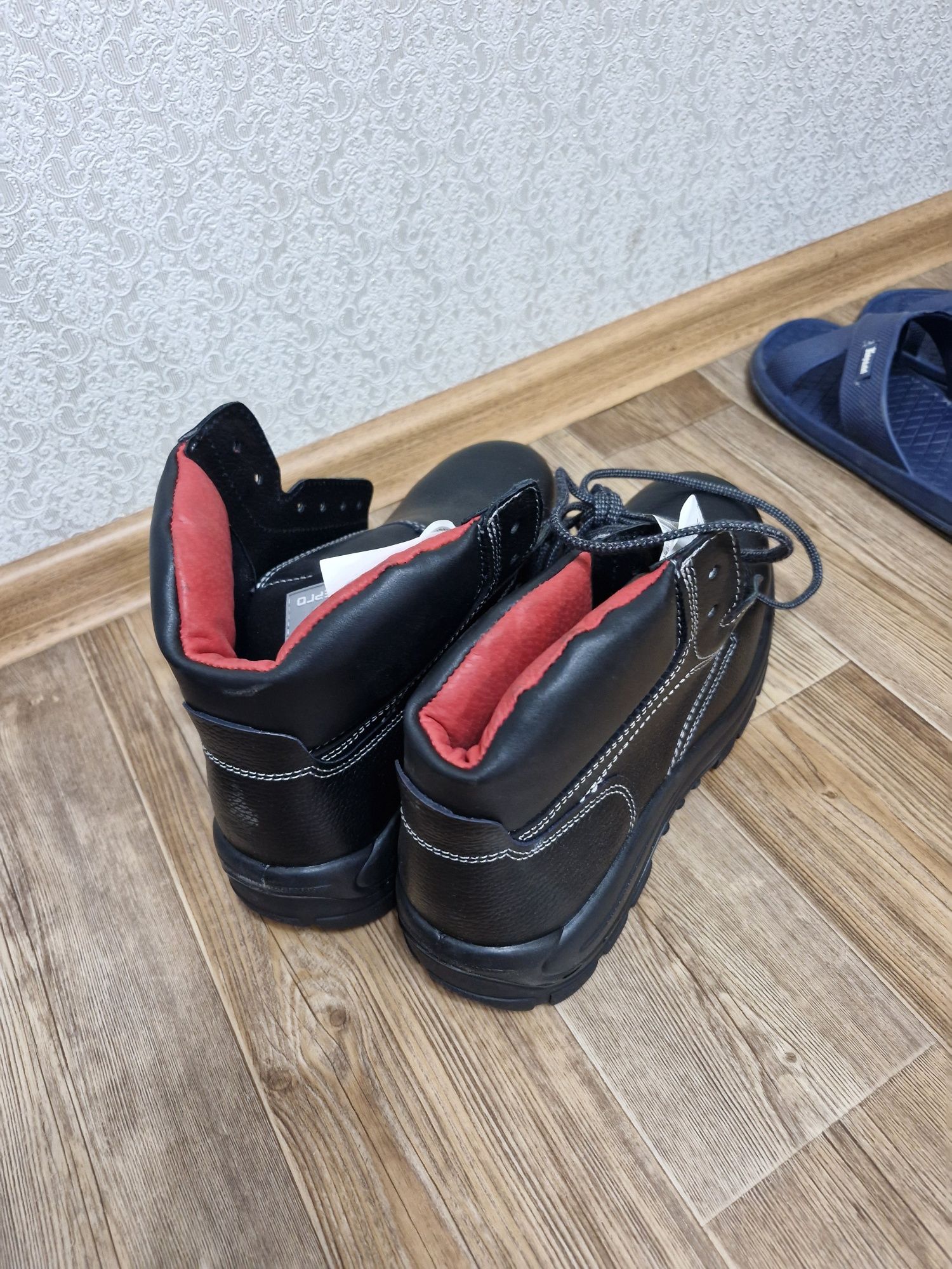 Продам рабочие ботинки