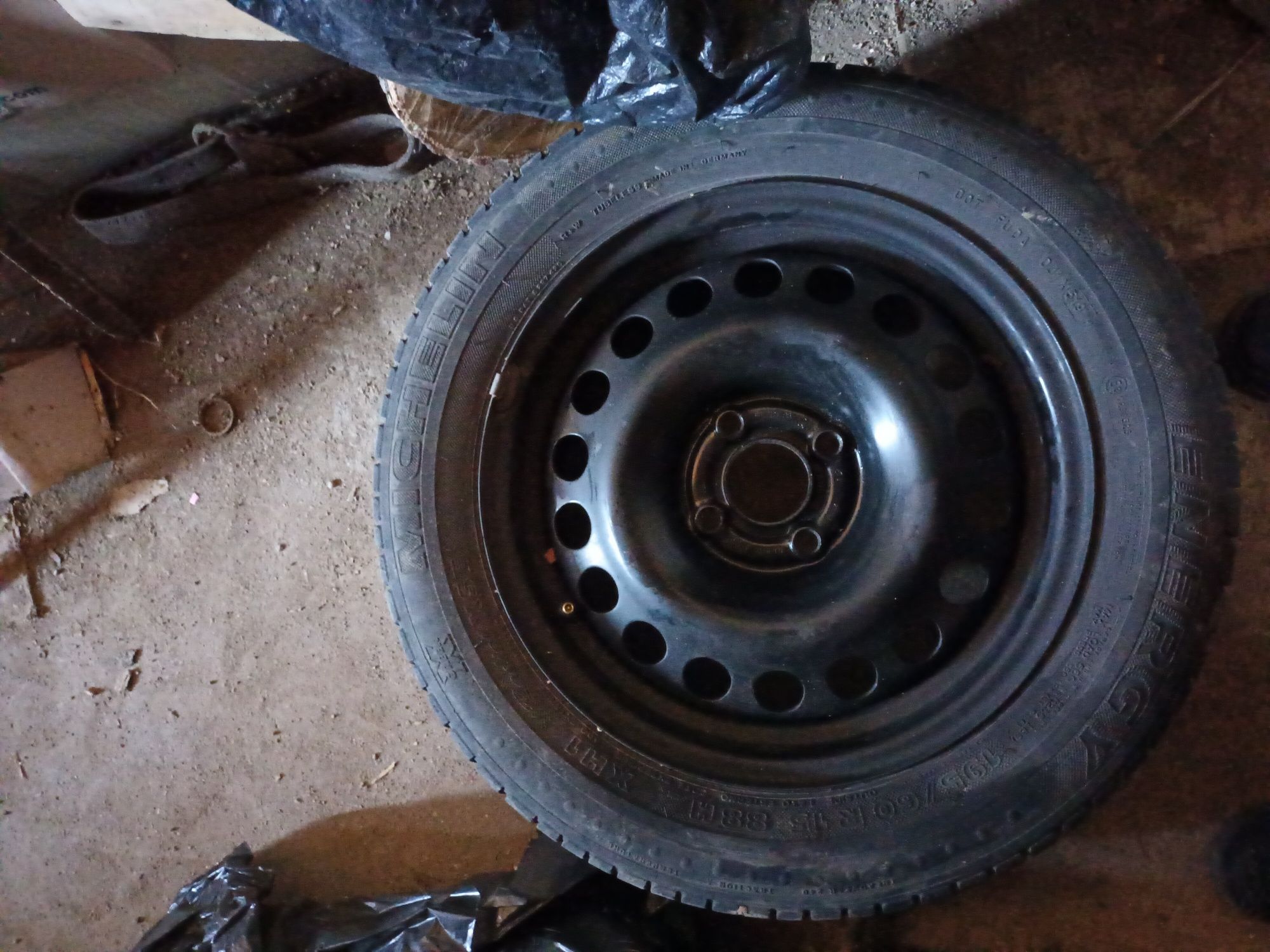 Летни гуми с железни джанти 15ки