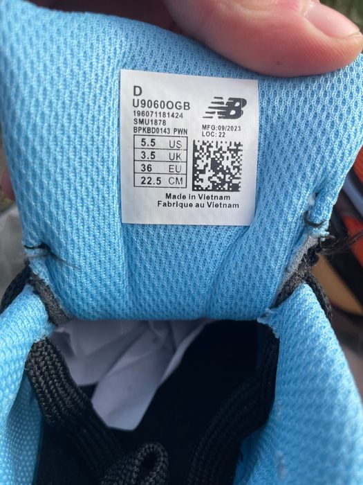 Vând New Balance 9060