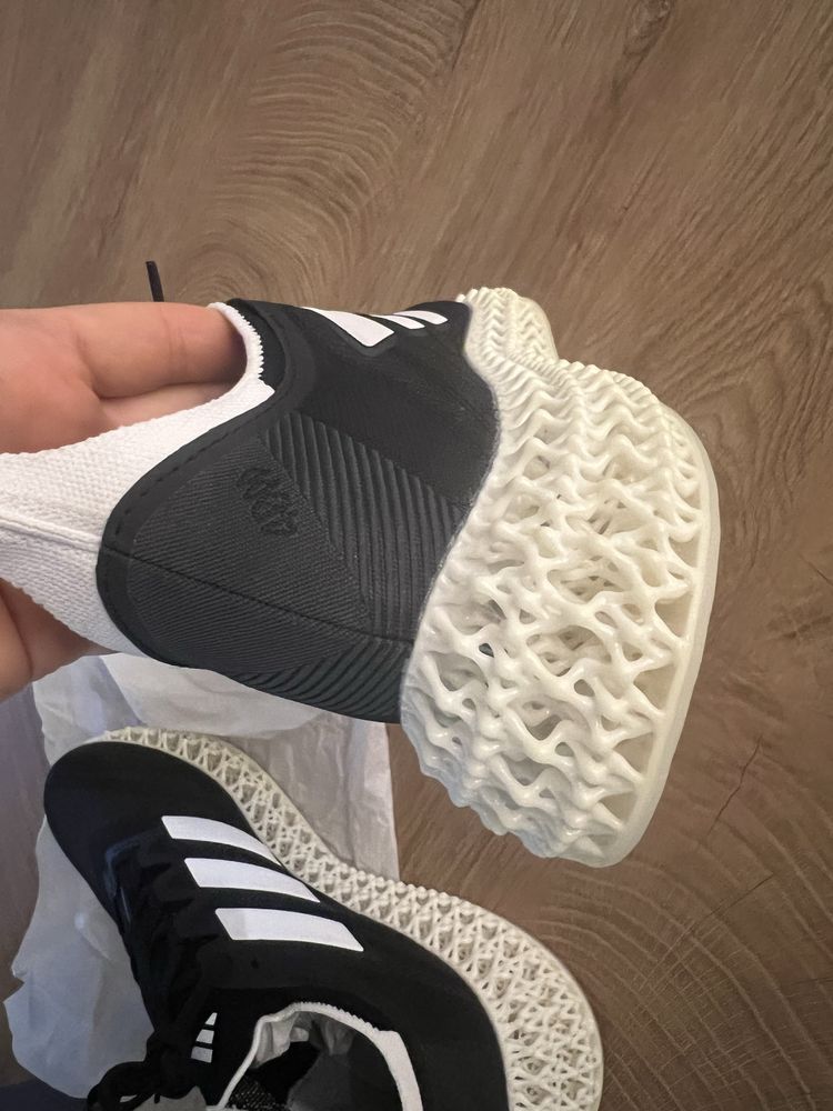 ADIDAS маратонки 41,5