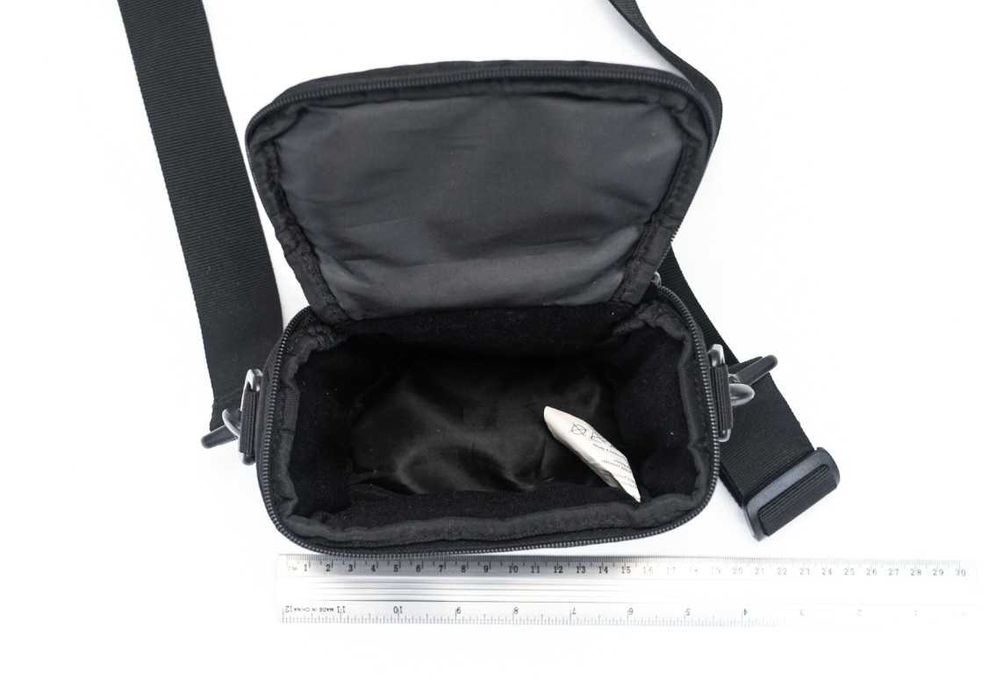 Geanta foto Selecline neagra. Dimensiuni: 16 x 16 x 10 cm