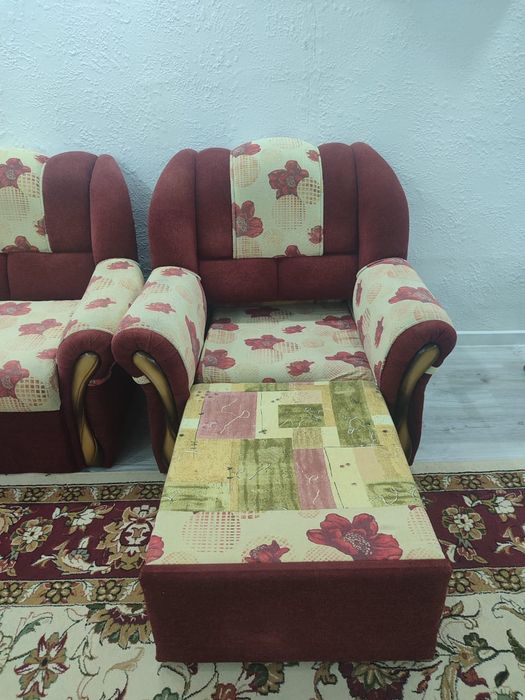 Продается диван угловой и кресло