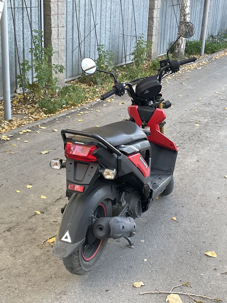 Скутер Honda zoomer X