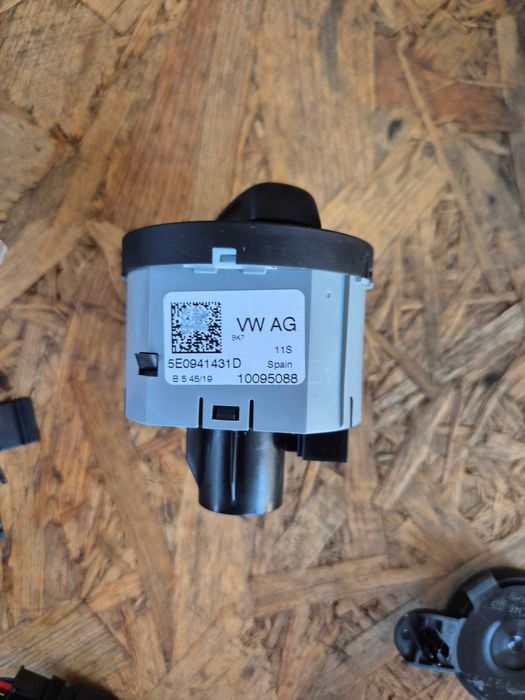 Bloc lumini Skoda Octavia 3 facelift cod OEM 5E0941431D