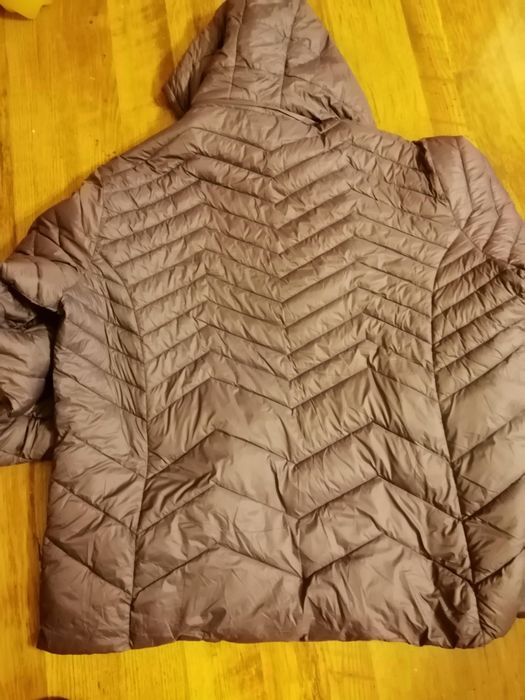 Дамско яке с качулка олекотено 50лв бр.