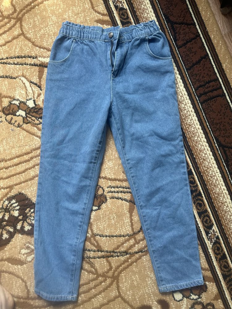Продам джинсы на девочку