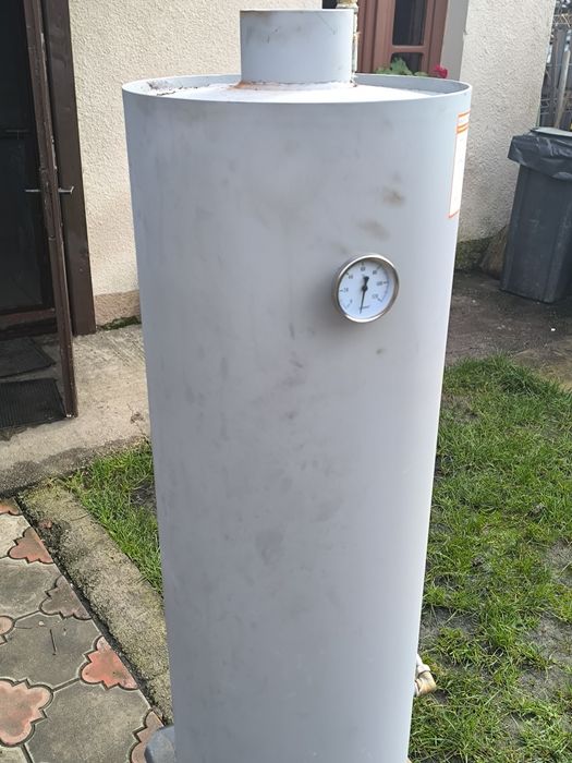 Vând cazan de baie cu focar inclus,puțin folosit .