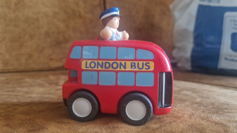 Играчки автобуси