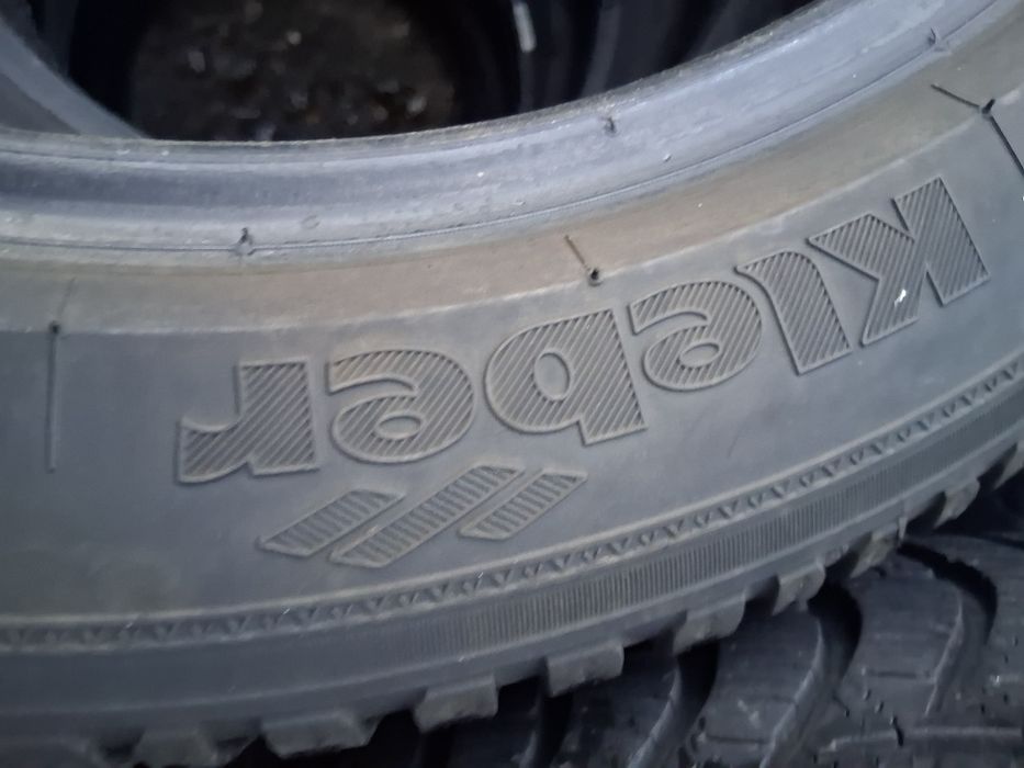 235 45 17 KLEBER 4броя зимни