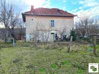 116166 Къща за ремонт с огромен двор, в Ново село, Велико Търново