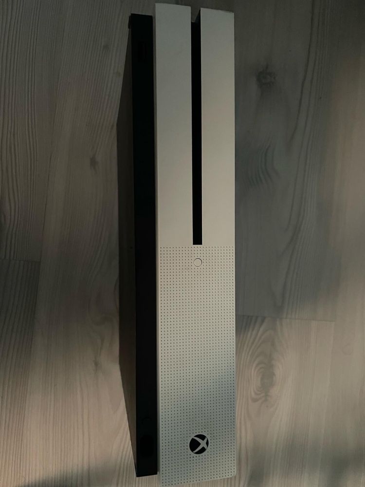 Vand consola Xbox one S