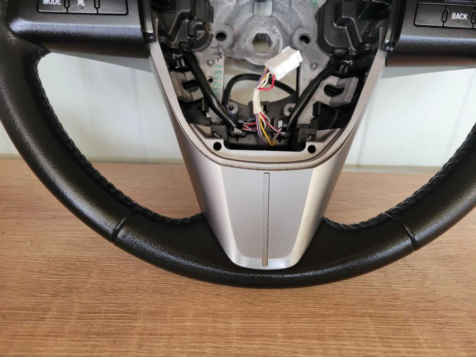 Продавам отличен кожен мулти волан за Mazda 3 или 5 2009 - 2013 г