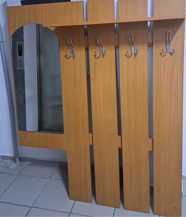 Продам вешалку с зеркалом