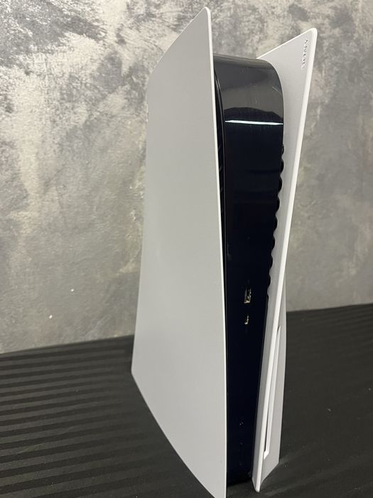 Vand Playstation 5 disk + 2 controllere