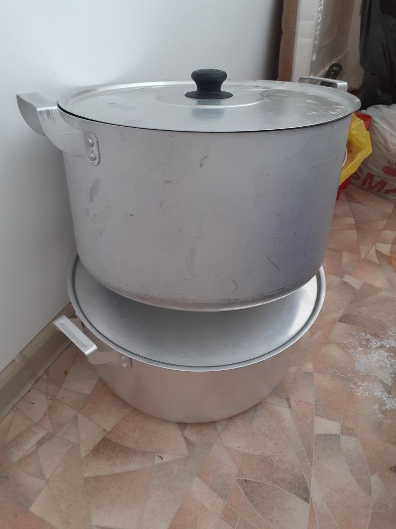 Продам кастрюлю 15 литровую 2 штуки.
