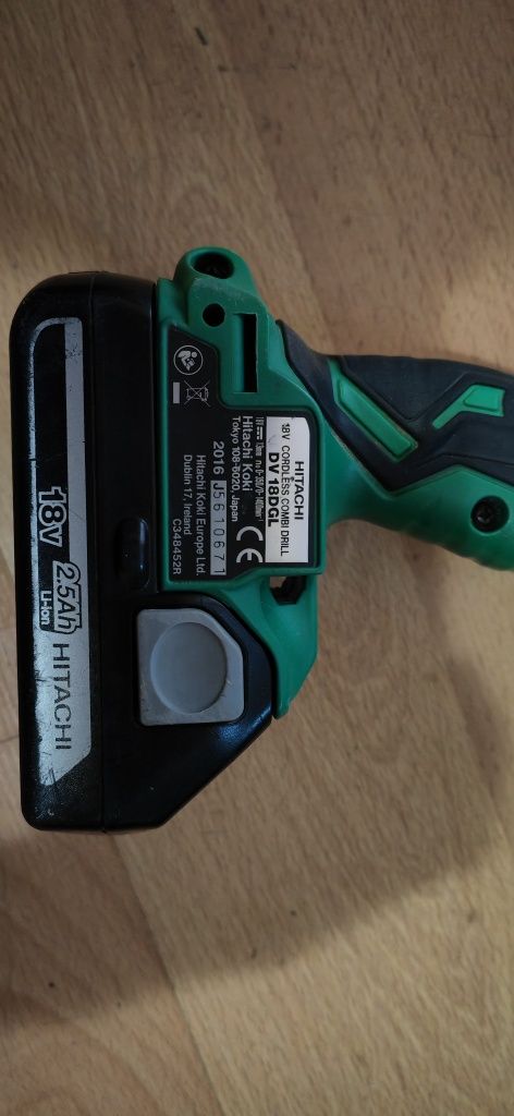 Продавам Винтоверт Hitachi DV 18DGL в отлично състояние