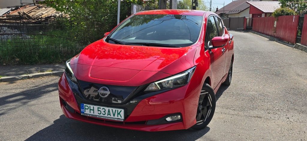 Nissan Leaf full electric fabricație 2023 roșu 14 000 km