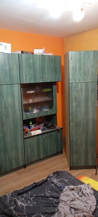 Гардероб със витрина само за град Русе лично предаване