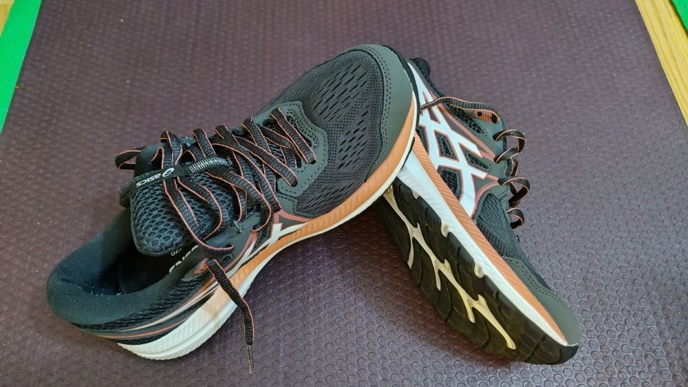 Adidași Asics noi fara eticheta