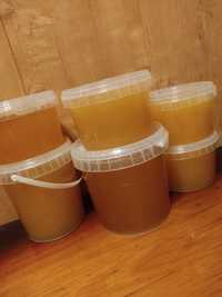 Натуральный мёд 
3200 тг за 1 литр. Больше информации в Инстаграм 
В 1