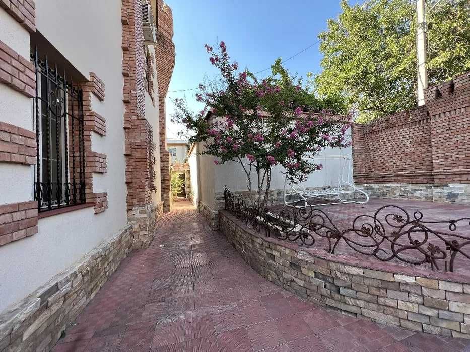 В Центре продается дом Дархан  Соток 10 Фасад 8м ор Парк Тельмана