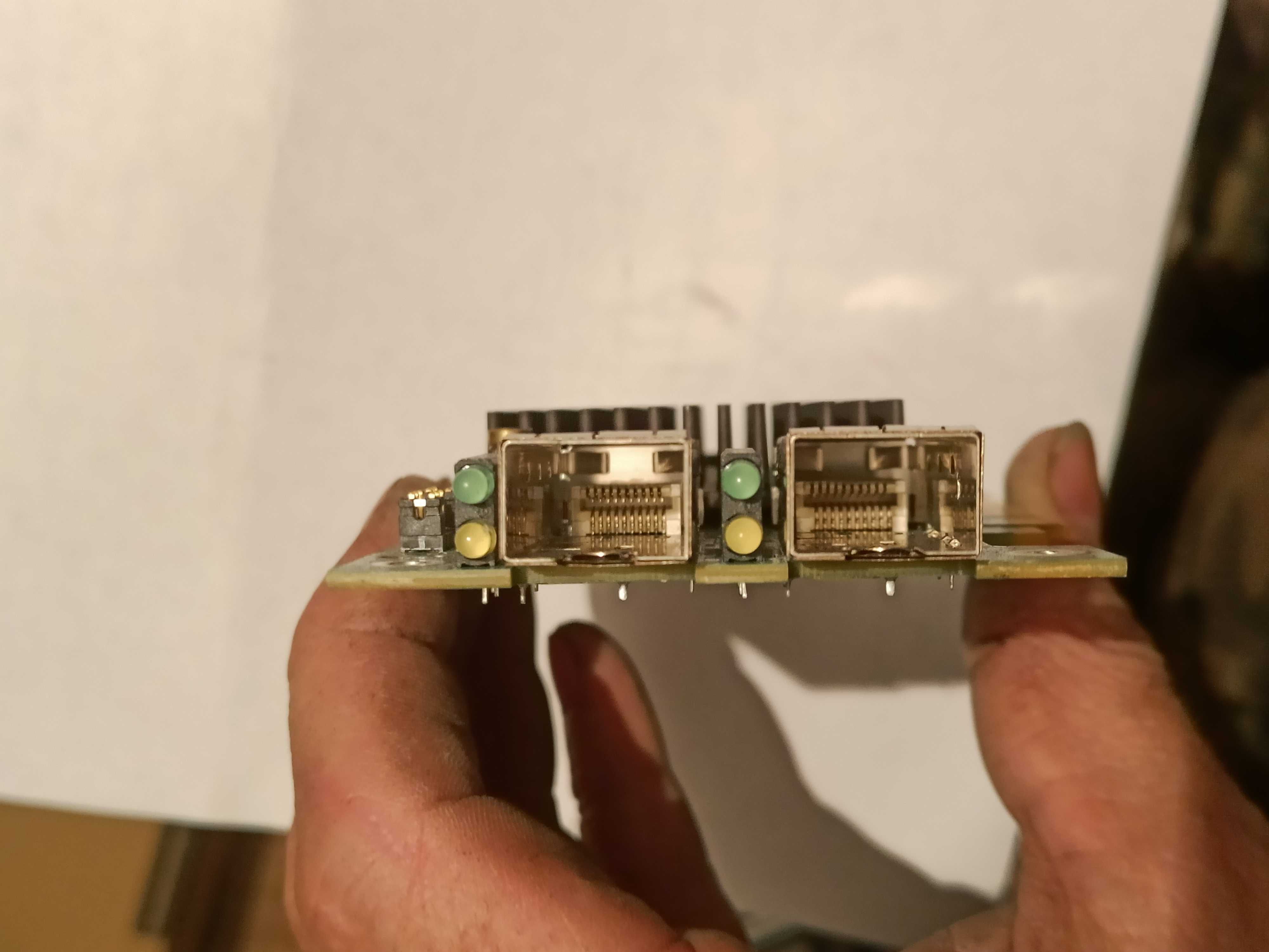 Продам двухпортовую оптическую сетевую карту "HBA Emulex LPE12002".