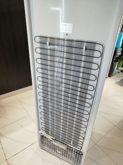 витринный холодильники.