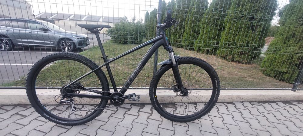 Eladó Cube aim race mtb bicikli
M-L es váz, 29es terep gumik. További
