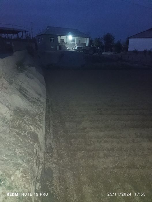 Yer maydon suroshni sotiladi