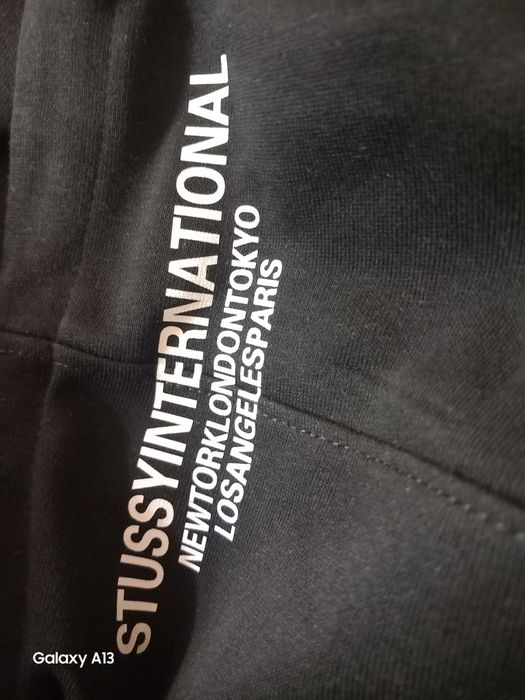 Продавам Stussy суичър