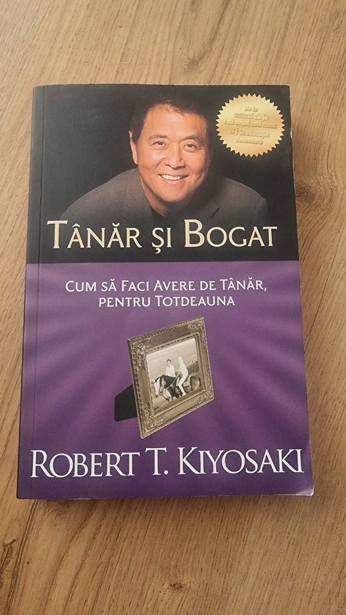 Vand cartea Tănar și Bogat