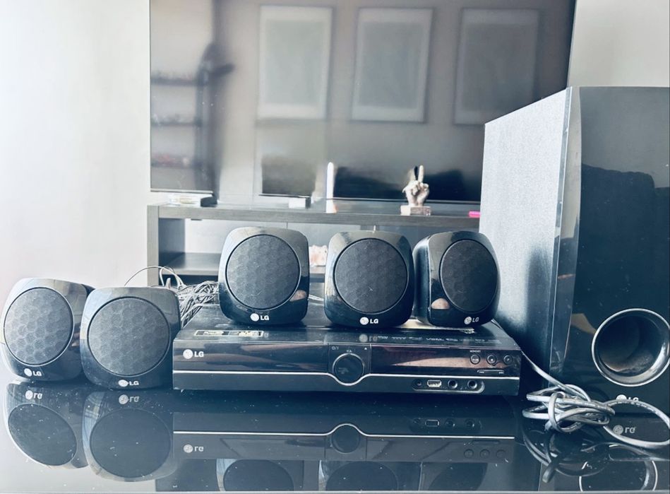 Vand sistem home cinema LG, model: SH35SD-W, foarte putin folosit!