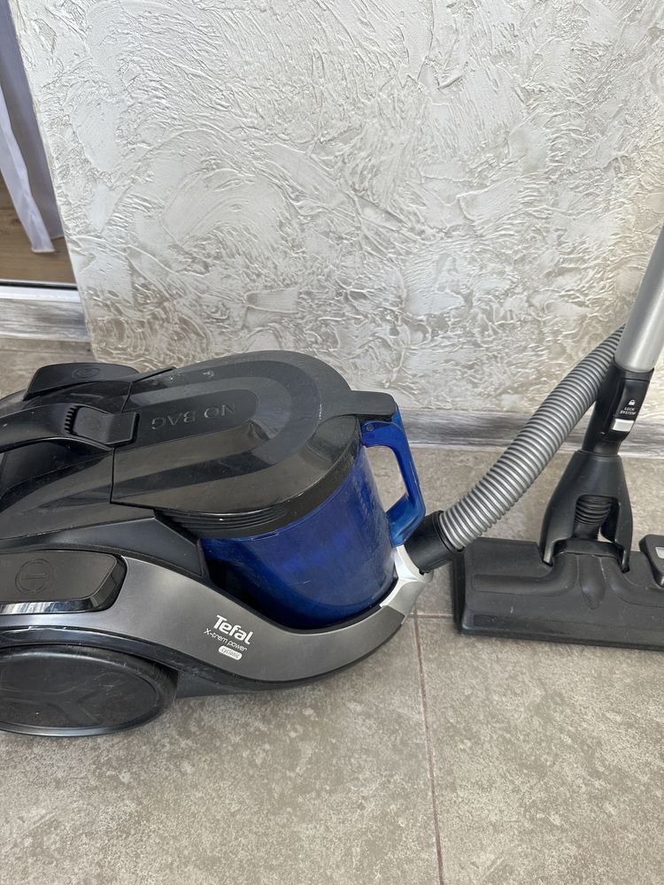 Пылесос в хорошем состоянии, марка tefal
