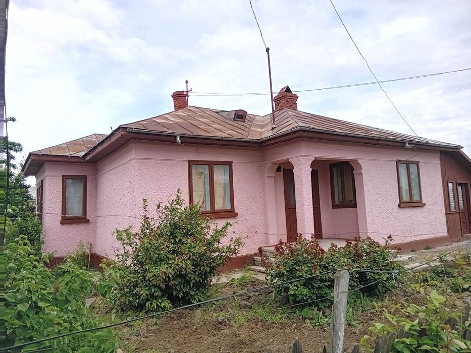 Vând casă bătrânească în comuna Ciorăşti