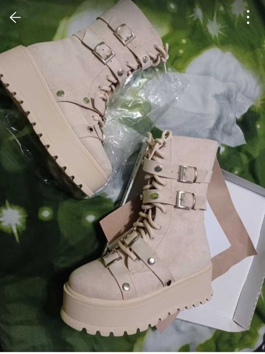 Ghete Bej mărimea 38, dar se potrivește pentru 37