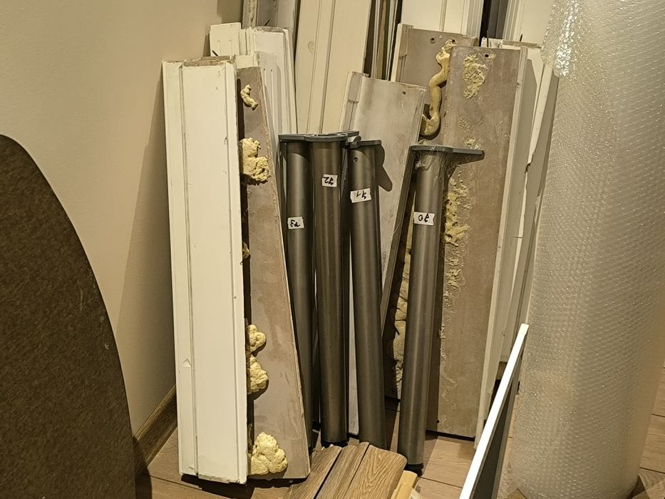 Большой обеденный стол