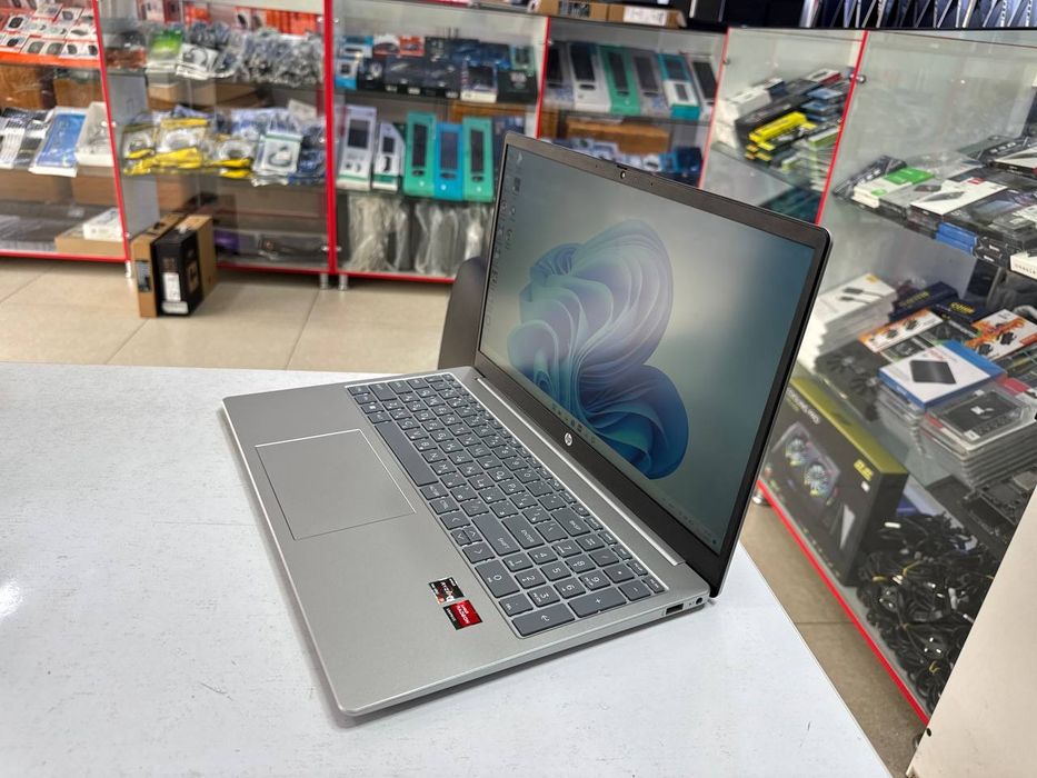 HP Ryzen 3-7320U DDR5 8/256 SSD 14 soat ishlagan holos yangiday