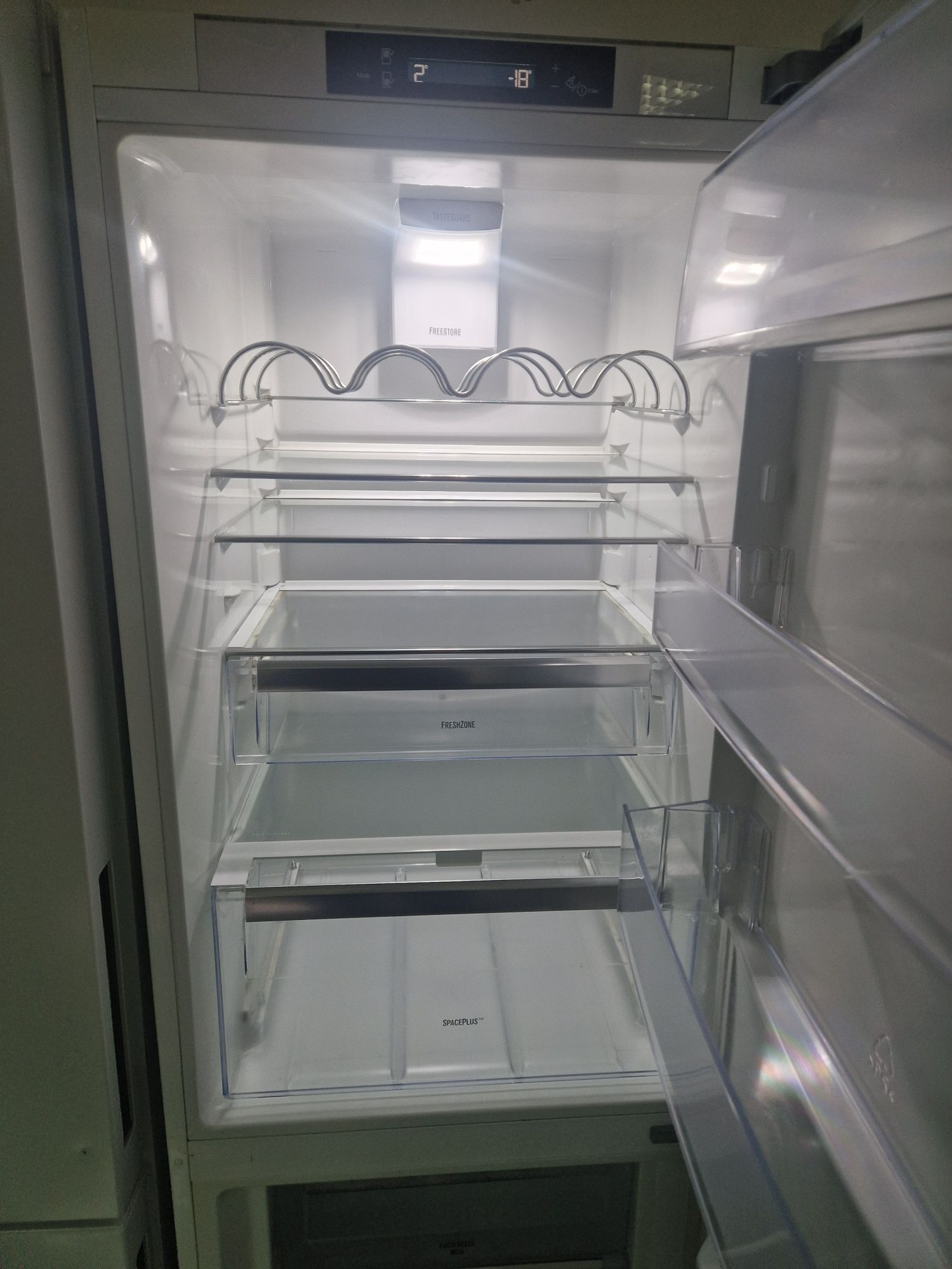 Хладилник с фризер Electrolux A++ No frost