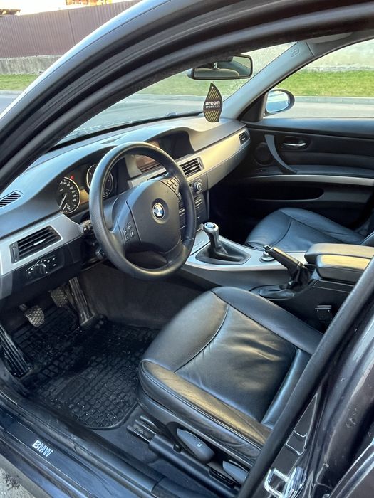 Vand bmw E90 2008 manual inmatriculat sau schimb cu Passat B7