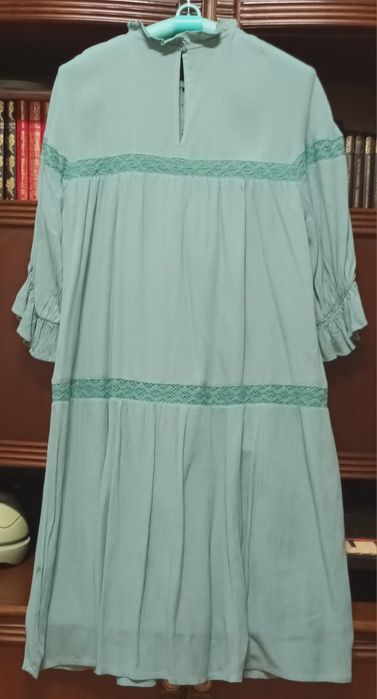 Rochie verde mentă subțire și largă