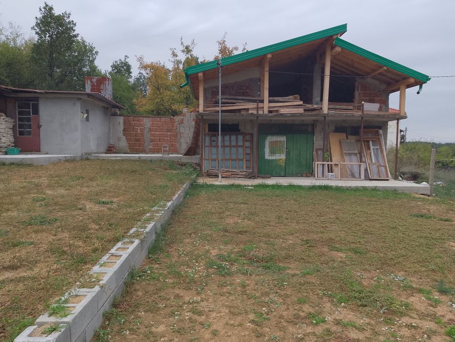 с.Сърнегор .Вила,къща,двор