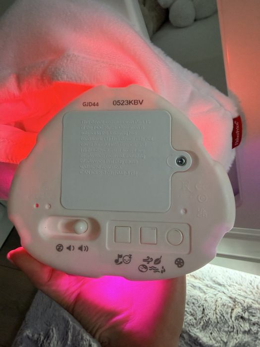 Fisher Price NEWBORN Плюшено облаче с бял шум , звуци и светлини.