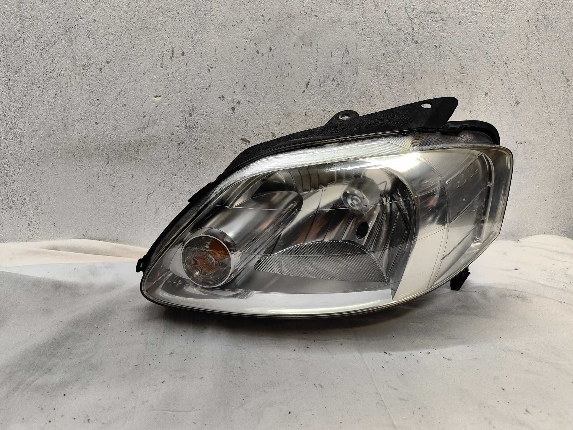Оригинален  фар  Vw Fox
