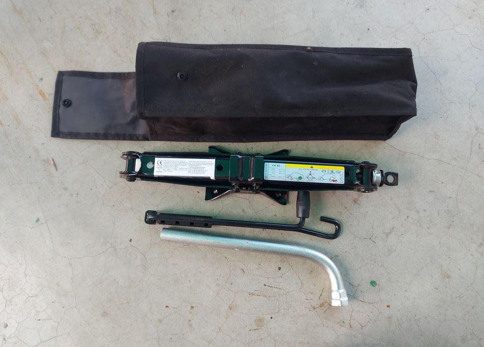 Set de cric + cheie + husă original VW AG de Volkswagen, Skoda