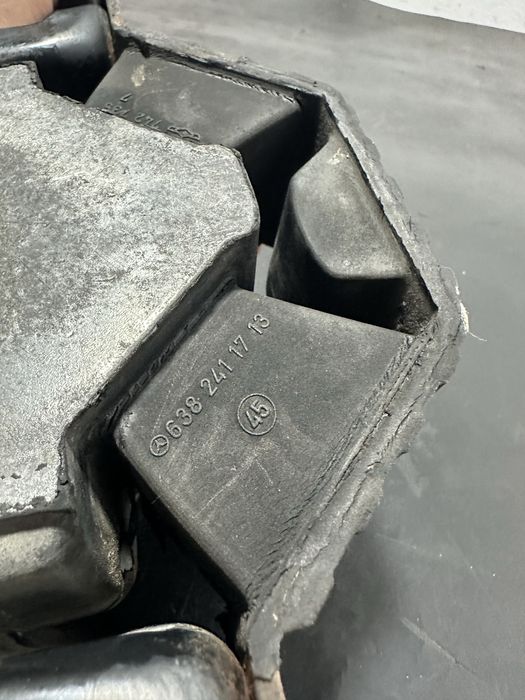 Suport tampon motor Mercedes vito  W638 2.2 CDI 6382411713