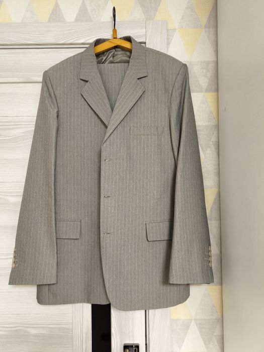 Продам мужские костюмы