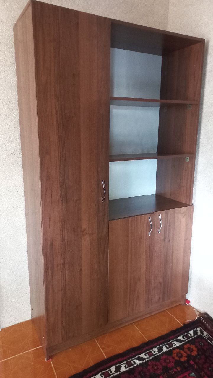 Офисни стол,шкаф