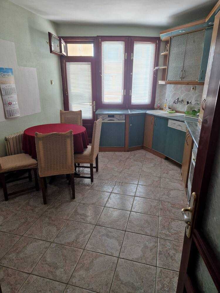 Страхотен мезонет с три спални и камина!