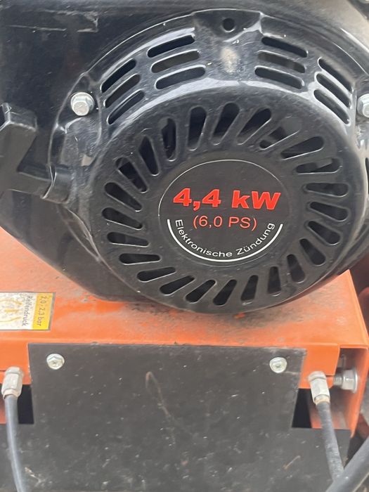 Mătură  pe benzină de Cross Tools